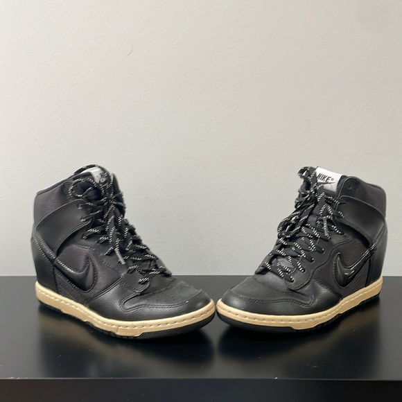 Nike womens Dunk Sky High Essential sneaker US7 Black Wedge Shoes - Picture 4 of 10